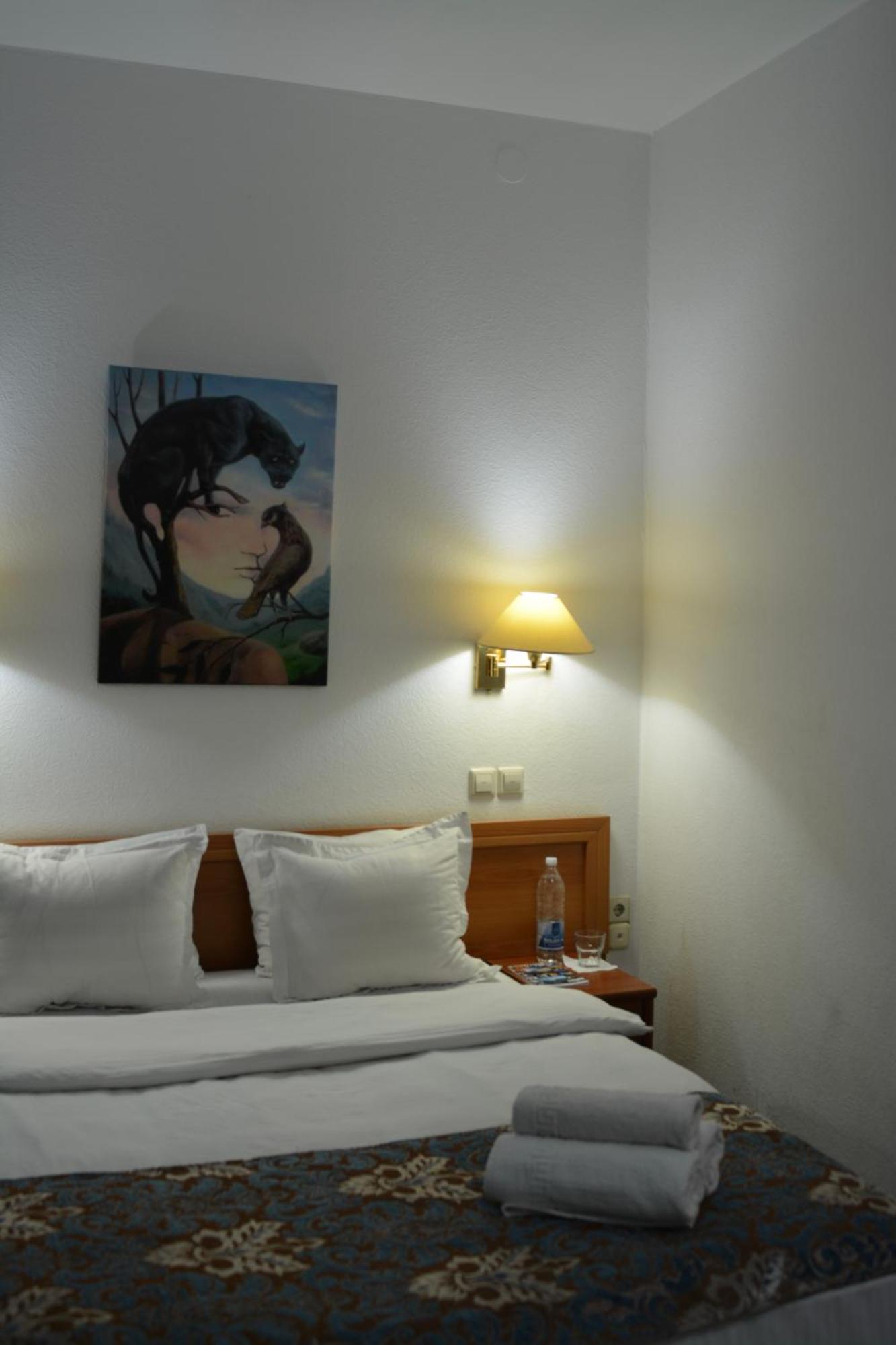 Green Hotel Atyraū Esterno foto